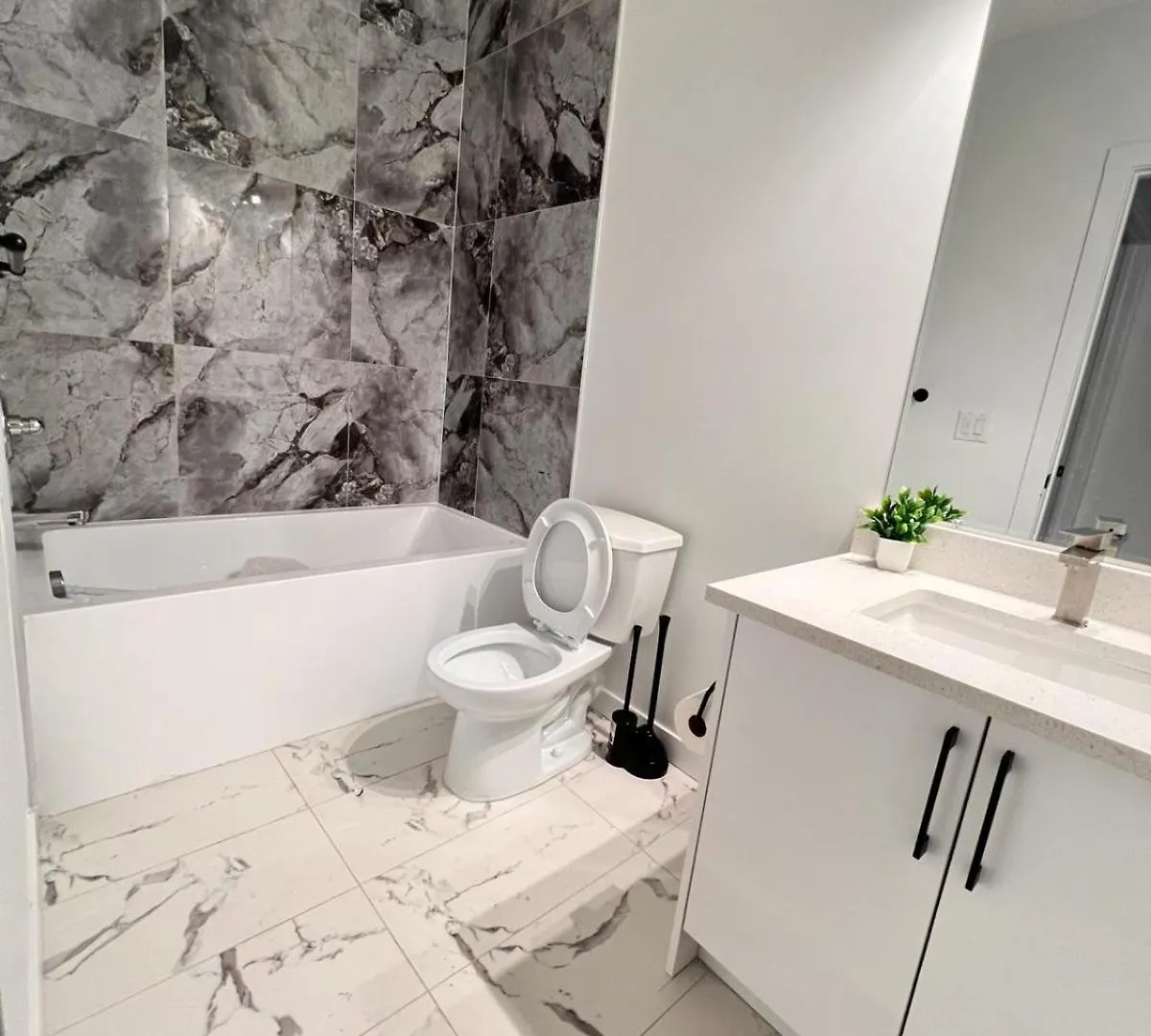 Cozy Corner - 1 bedroom suite - 15 mins from airport YYC Apartamento
