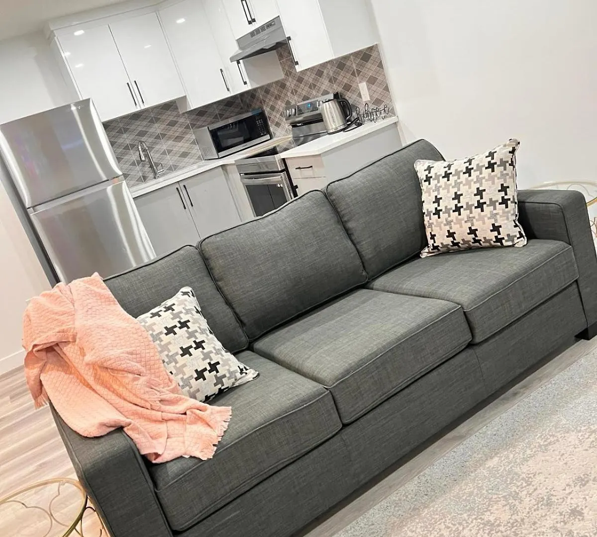 Cozy Corner - 1 bedroom suite - 15 mins from airport YYC Canadá