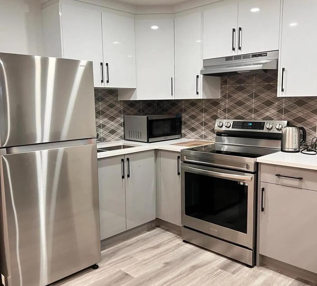 Cozy Corner - 1 bedroom suite - 15 mins from airport YYC Apartamento