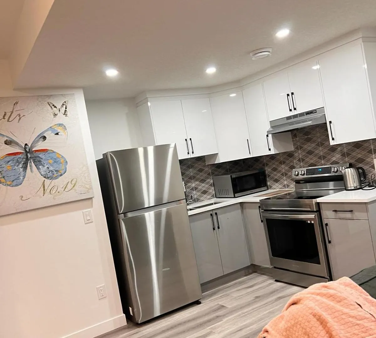 Apartamento Cozy Corner - 1 bedroom suite - 15 mins from airport YYC