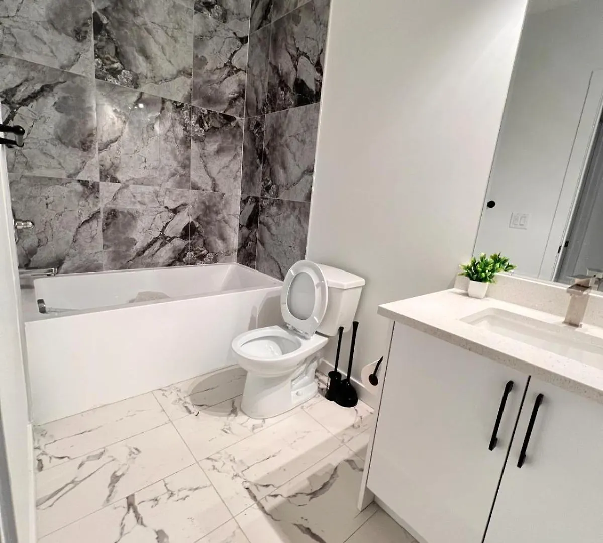 Cozy Corner - 1 bedroom suite - 15 mins from airport YYC Canadá