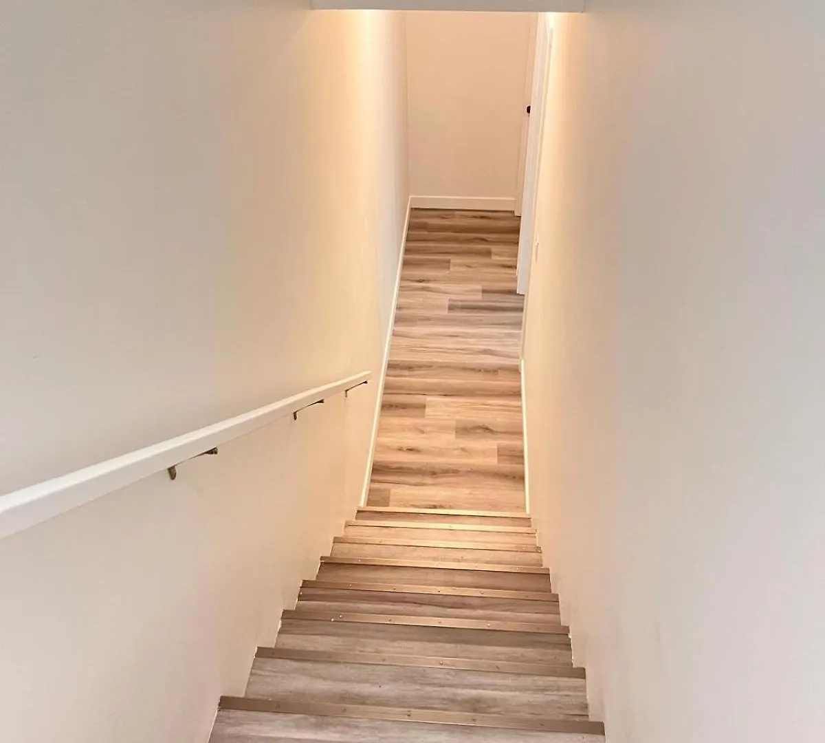 Cozy Corner - 1 bedroom suite - 15 mins from airport YYC Apartamento