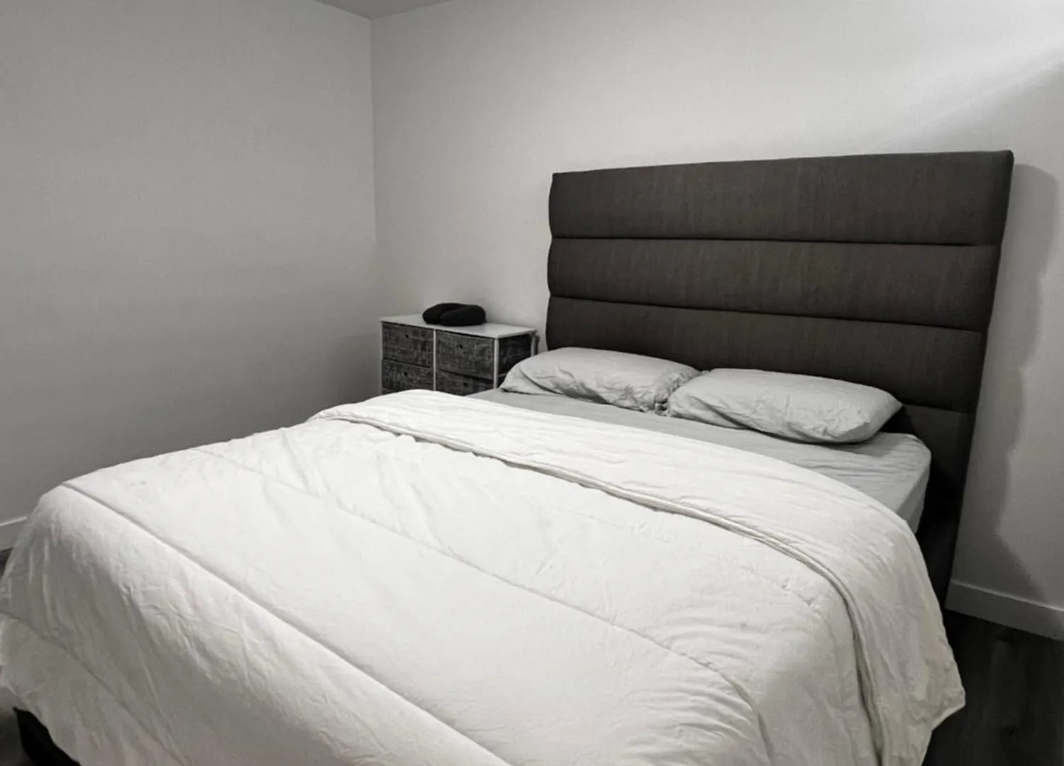 Cozy Corner - 1 bedroom suite - 15 mins from airport YYC 0*,  Canadá