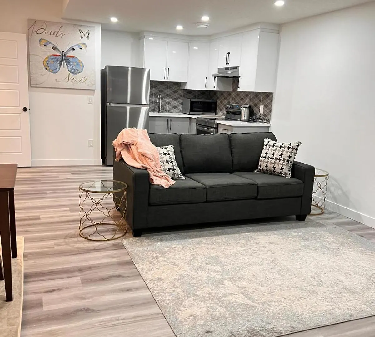 Cozy Corner - 1 bedroom suite - 15 mins from airport YYC Apartmán