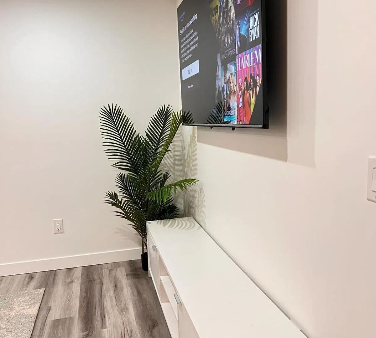 Cozy Corner - 1 bedroom suite - 15 mins from airport YYC